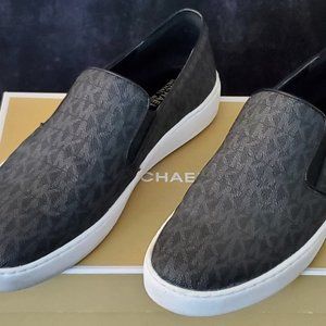 Michael Kors Women's Keaton Slip On Logo Shoes Sneaker Black Size 9 with Box.
